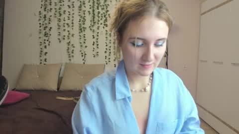 Elsa  online show from October 20, 2025, 3:56 pm