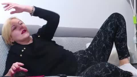 ElsieMacks online show from November 19, 2025, 8:31 pm