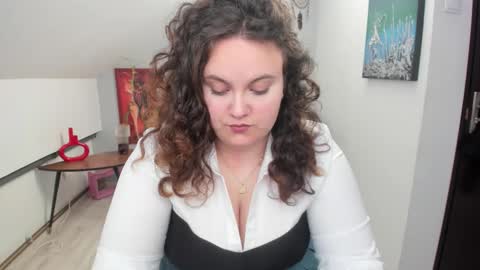 elvirajones online show from February 23, 2026, 11:51 am
