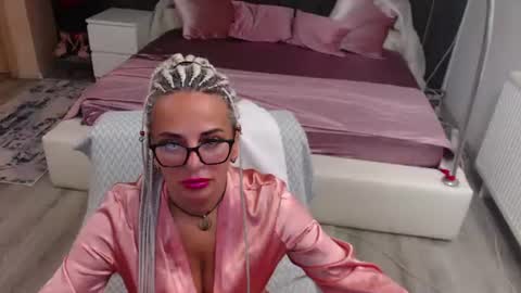 elviramilf online show from August 3, 2026, 6:01 am
