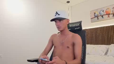 Snapshot of elvis_herreravg chatting on August 7, 2026, 7:38 pm Elvis online show from August 7, 2026, 7:38 pm