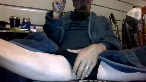 elwooood7 online show from November 1, 2025, 11:23 am