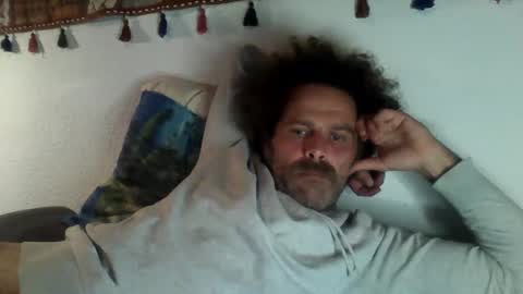 elyjahoye online show from September 24, 2025, 8:23 pm