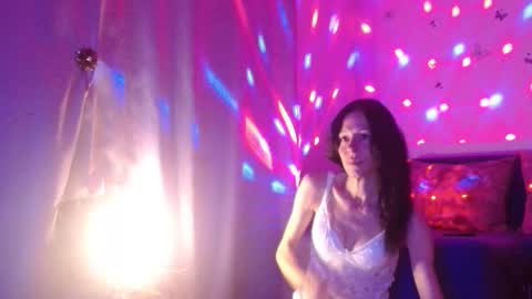 Elisa online show from October 17, 2025, 6:43 pm