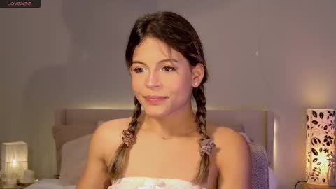 Snapshot of elysemoonlight chatting on May 27, 2026, 5:04 am Elyse online show from May 27, 2026, 5:04 am