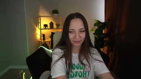 Snapshot of elyslunar_ chatting on December 19, 2024, 6:12 am Call me Elis online show from December 19, 2024, 6:12 am