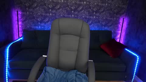 Snapshot of elyslunar_ chatting on December 27, 2024, 7:03 pm Call me Elis online show from December 27, 2024, 7:03 pm