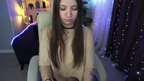 Snapshot of elyslunar_ chatting on January 9, 2025, 10:09 am Call me Elis online show from January 9, 2025, 10:09 am