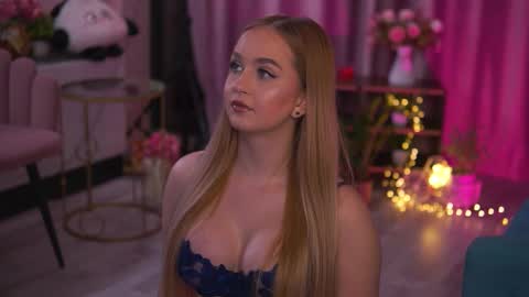 Snapshot of elyssawetxx chatting on November 18, 2025, 7:29 pm Elyssa online show from November 18, 2025, 7:29 pm