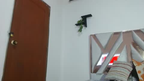 ElyThonsom online show from December 22, 2025, 12:24 pm