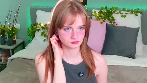 Snapshot of elza_hofffman chatting on June 19, 2026, 5:06 pm Chloyka online show from June 19, 2026, 5:06 pm