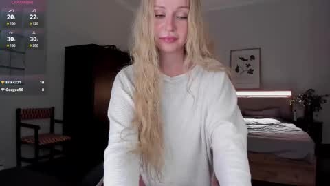 Snapshot of em_emilie chatting on September 13, 2025, 4:40 pm Emilie online show from September 13, 2025, 4:40 pm