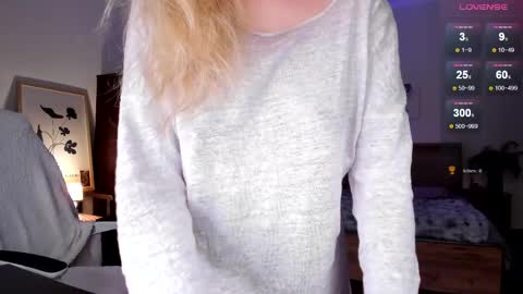 Emilie online show from April 25, 2026, 5:32 pm