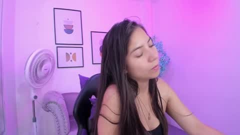 Ema louisx  online show from December 4, 2024, 11:52 am