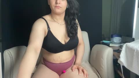 Ema Love online show from November 10, 2025, 2:54 am