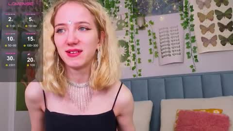 Snapshot of emacalim_ chatting on February 5, 2026, 11:48 am Emma online show from February 5, 2026, 11:48 am