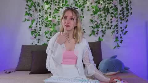 Snapshot of emacalim_ chatting on March 28, 2026, 2:55 am Emma online show from March 28, 2026, 2:55 am