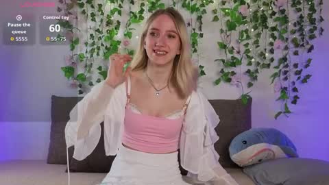 Snapshot of emacalim_ chatting on March 28, 2026, 9:36 pm Emma online show from March 28, 2026, 9:36 pm