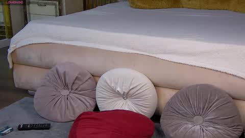 emawil online show from September 14, 2025, 2:16 pm