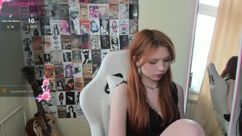 Snapshot of ember_vexen chatting on April 12, 2026, 8:41 am Ember online show from April 12, 2026, 8:41 am