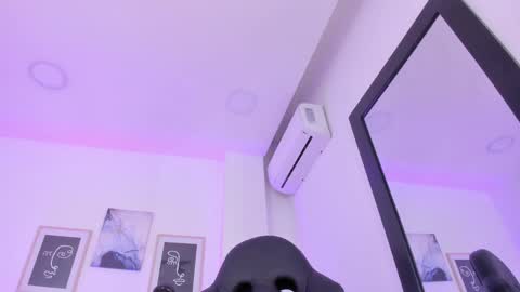 emelie_89 online show from February 26, 2025, 3:08 pm