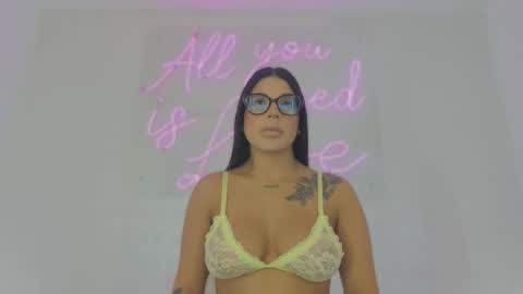 emelie_89 online show from November 3, 2025, 2:40 pm