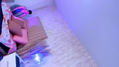 Snapshot of emely_florence_ chatting on June 11, 2026, 12:32 am Emely Florence online show from June 11, 2026, 12:32 am