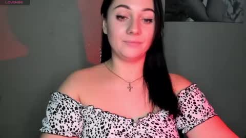 Snapshot of emelyblum chatting on December 3, 2024, 12:35 am Emely online show from December 3, 2024, 12:35 am