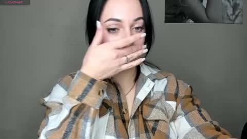 Snapshot of emelyblum chatting on December 5, 2024, 3:15 am Emely online show from December 5, 2024, 3:15 am