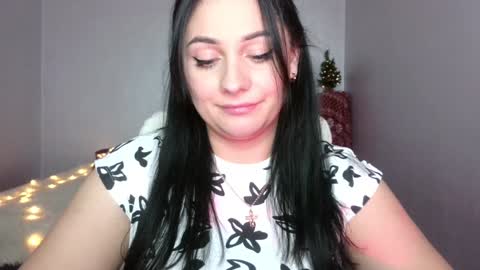 Snapshot of emelyblum chatting on January 15, 2025, 3:54 am Emely online show from January 15, 2025, 3:54 am