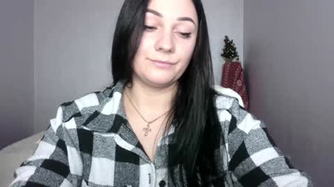 Snapshot of emelyblum chatting on January 16, 2025, 4:38 am Emely online show from January 16, 2025, 4:38 am