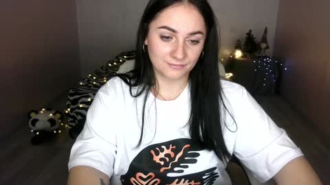 Snapshot of emelyblum chatting on January 25, 2025, 2:37 am Emely online show from January 25, 2025, 2:37 am