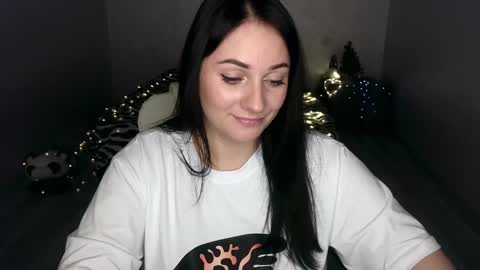 Snapshot of emelyblum chatting on January 26, 2025, 2:14 am Emely online show from January 26, 2025, 2:14 am