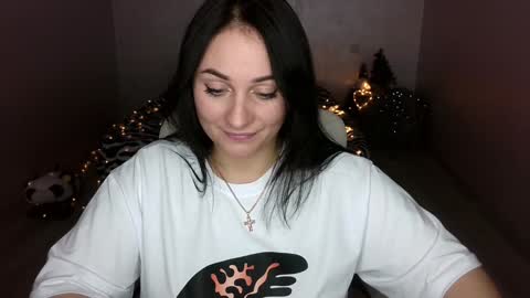 Snapshot of emelyblum chatting on January 26, 2025, 5:23 am Emely online show from January 26, 2025, 5:23 am