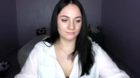 Snapshot of emelyblum chatting on March 7, 2025, 4:13 am Emely online show from March 7, 2025, 4:13 am