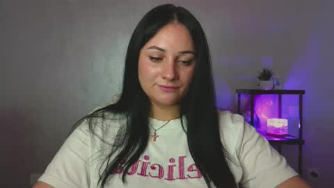 Snapshot of emelyblum chatting on September 8, 2025, 9:58 pm Emely online show from September 8, 2025, 9:58 pm