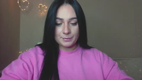 Snapshot of emelyblum chatting on October 24, 2025, 11:01 pm Emely online show from October 24, 2025, 11:01 pm