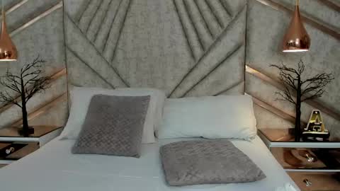 Emely online show from April 12, 2026, 3:33 am