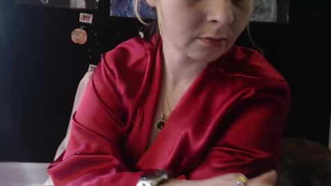 emeraldstrawberri online show from November 18, 2025, 7:07 pm