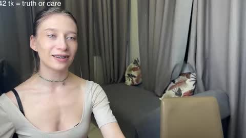 emi__ly online show from March 11, 2026, 3:29 pm