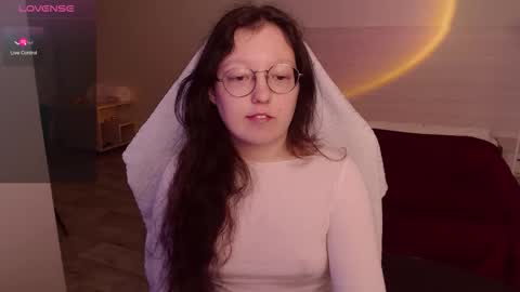 Emi online show from September 17, 2025, 8:38 am