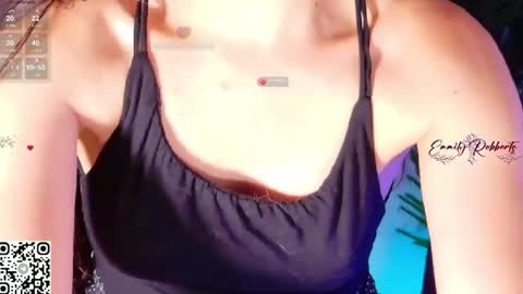 Snapshot of emi_roberts chatting on April 24, 2026, 11:40 pm Emmily Roberts online show from April 24, 2026, 11:40 pm