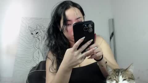 Snapshot of emiantonella_ chatting on May 7, 2026, 6:35 pm Antonella online show from May 7, 2026, 6:35 pm