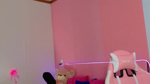 Snapshot of emieflower chatting on February 12, 2025, 3:05 pm EmieFlower online show from February 12, 2025, 3:05 pm