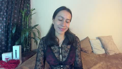 Emilia Gomez online show from February 5, 2025, 8:04 pm