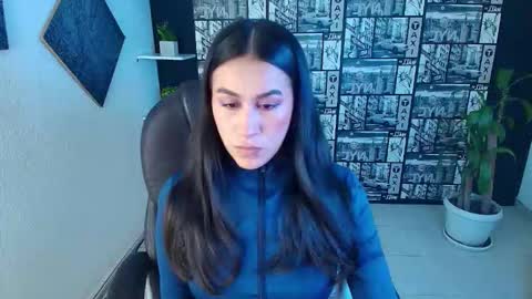 Emilia Gomez online show from October 26, 2025, 1:28 pm