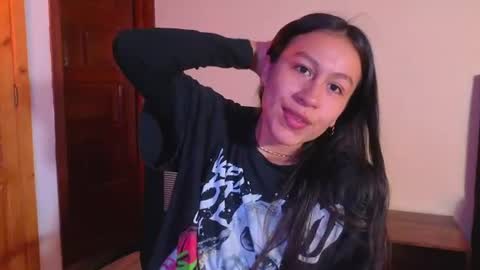 Snapshot of emigomez_ chatting on August 3, 2026, 2:21 am Emilia Gomez online show from August 3, 2026, 2:21 am
