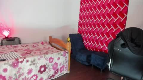 Snapshot of emiily15_ chatting on May 24, 2026, 6:57 pm Emi online show from May 24, 2026, 6:57 pm