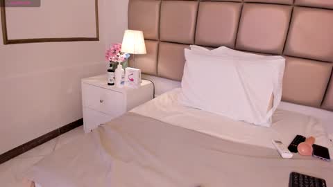 EMILY ROBERTS online show from January 29, 2025, 5:51 am