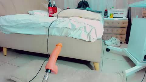 EmillySaenz online show from February 23, 2025, 4:35 pm